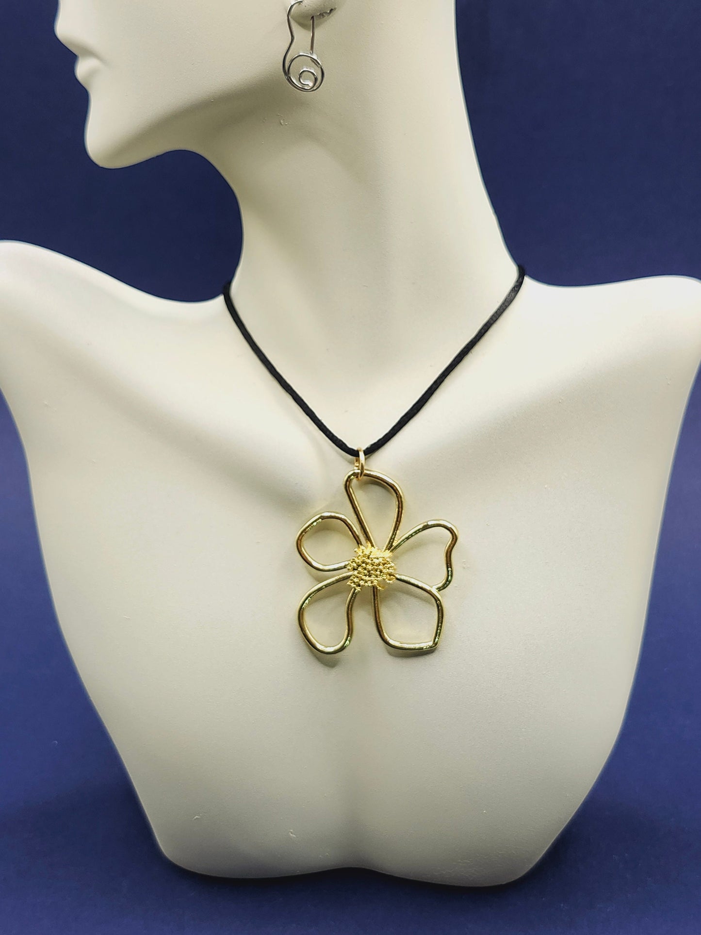Large Flower Pendant, Flower chakra choker, Pendant necklace, Y2K Necklace, Black choker, Black cord necklace, Gold Flower, Pendant choker