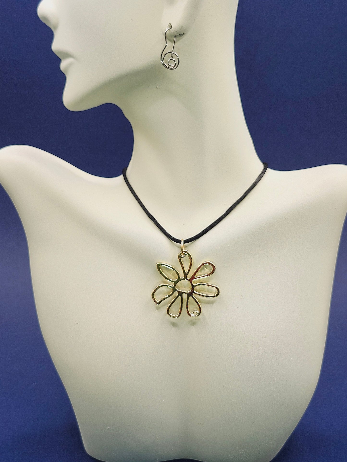 Flower choker necklace, Pendant necklace, Y2K Necklace, Mom gift, Evil Eye Necklace, Sister gift, Flower necklace, Y2K jewelry, Gift for her, Y2K Necklace, Large Daisy Necklace, Flower Necklace, Boho Necklace, Black Cord