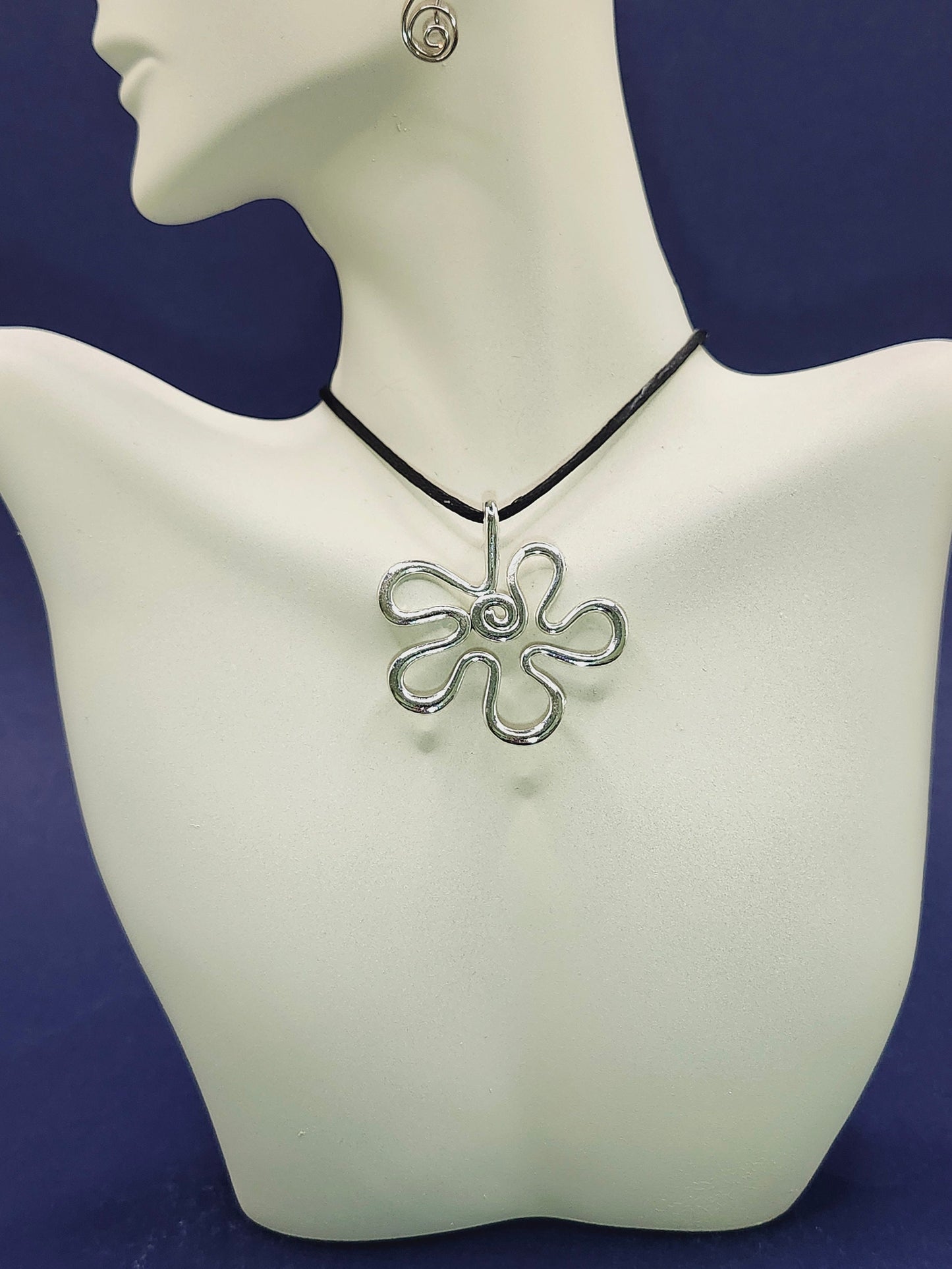 Flower Protection necklace, Y2K necklace, minimalist necklace, Fashion necklace, Sister in Law gift, 25th birthday gift, 30th birthday gift, daughter in law gift, mother daughter gift, birth flower gift, flower jewelry