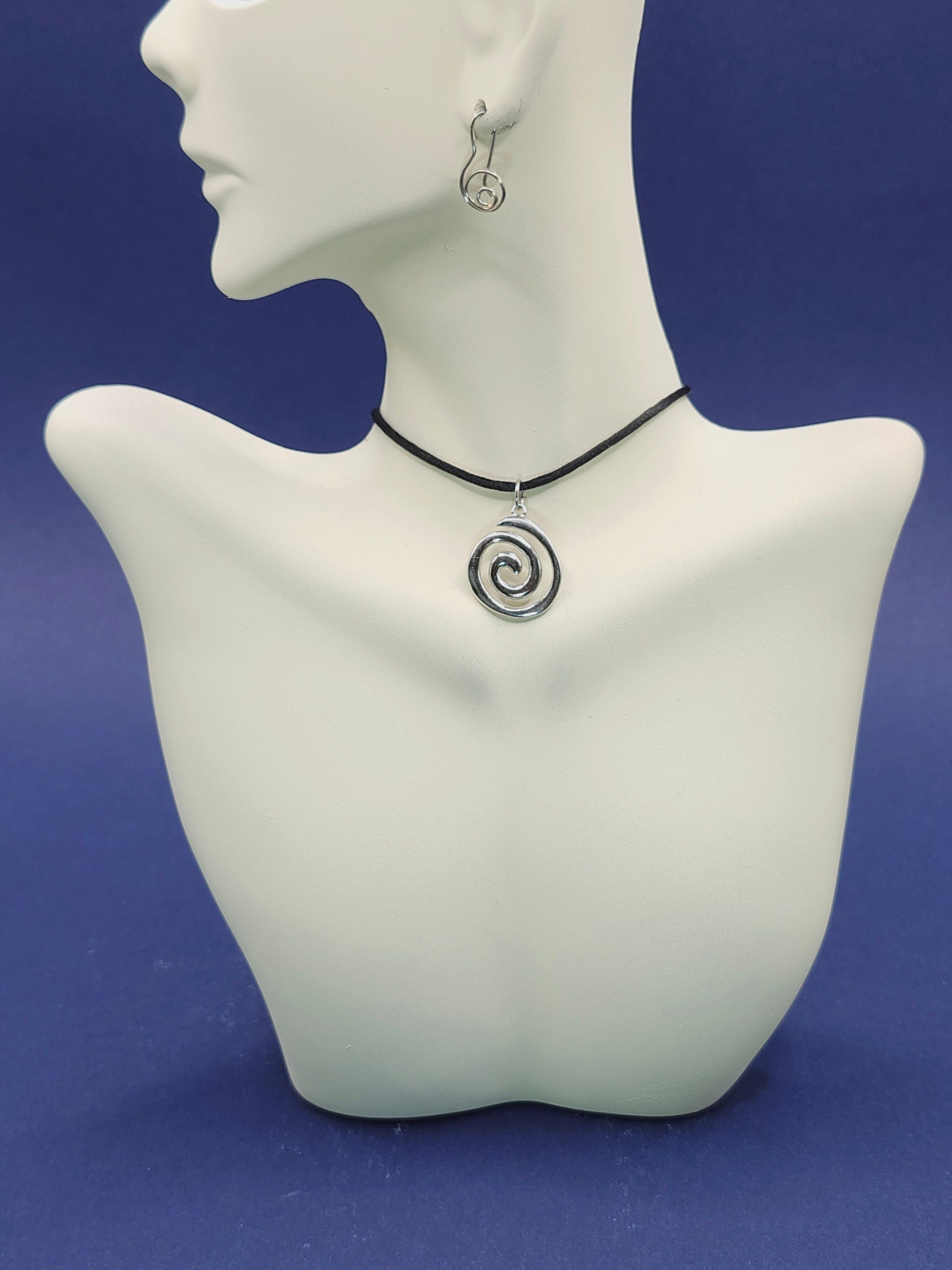 Spiral Pendant Necklace Silver Swirl Pendant Big sister Gift for Mom Wife Sister Her Charm Necklace Everyday Necklace Simple Y Necklace