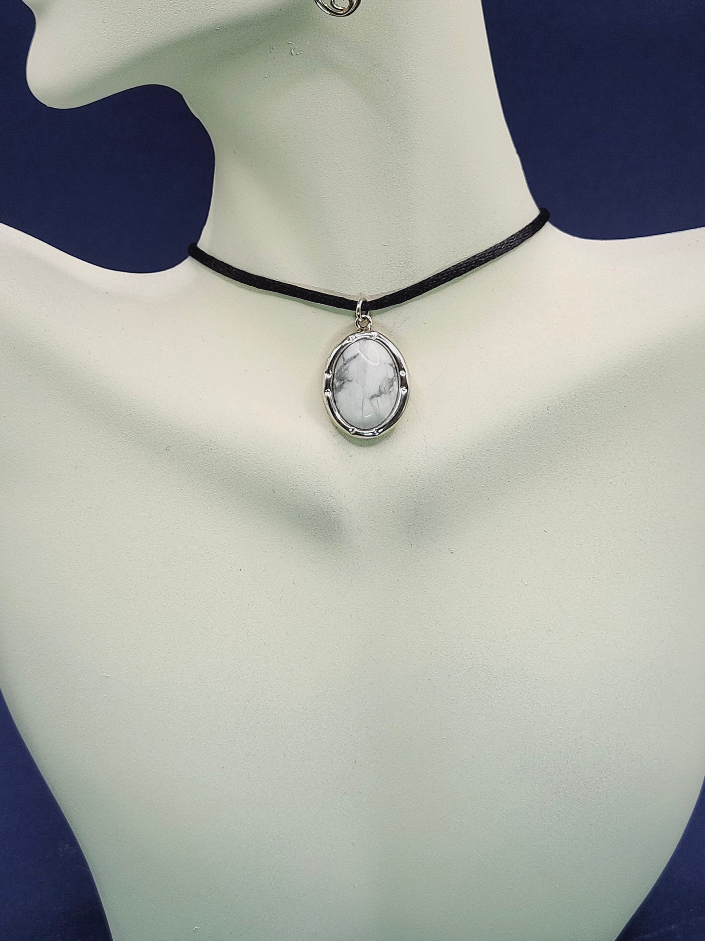 Cacholong necklace, Y2K necklace, Protection necklace, 30th birthday gift, 40th birthday, Mama necklace, Opal pendant, Opal necklace, thank you gift, Maid of honor gift, best friend necklace, mother of groom gift, gemstone necklace, ideal mama