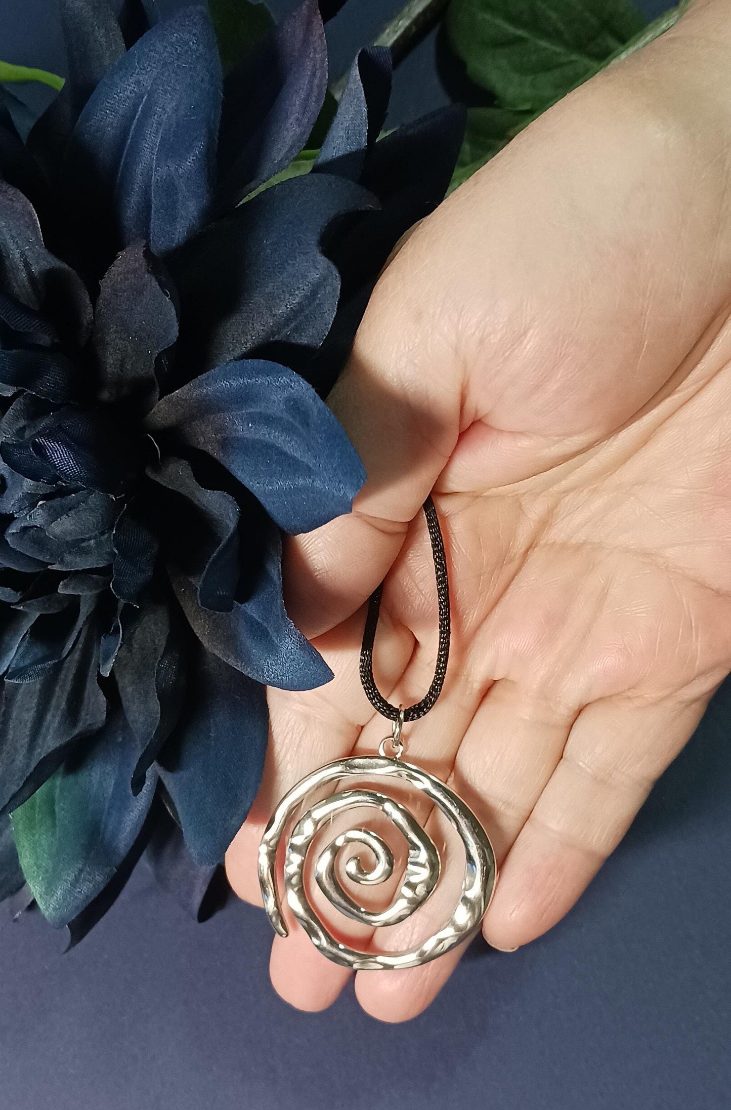 Swirl necklace, Y2K necklace, 25th birthday gift, Sacred geometry, 30th birthday gift, 40th birthday gift, Mama necklace, Protection necklace, Big sister gift, minimalist necklace, friendship necklace, best friend necklace, Godmother gift, statement necklace
