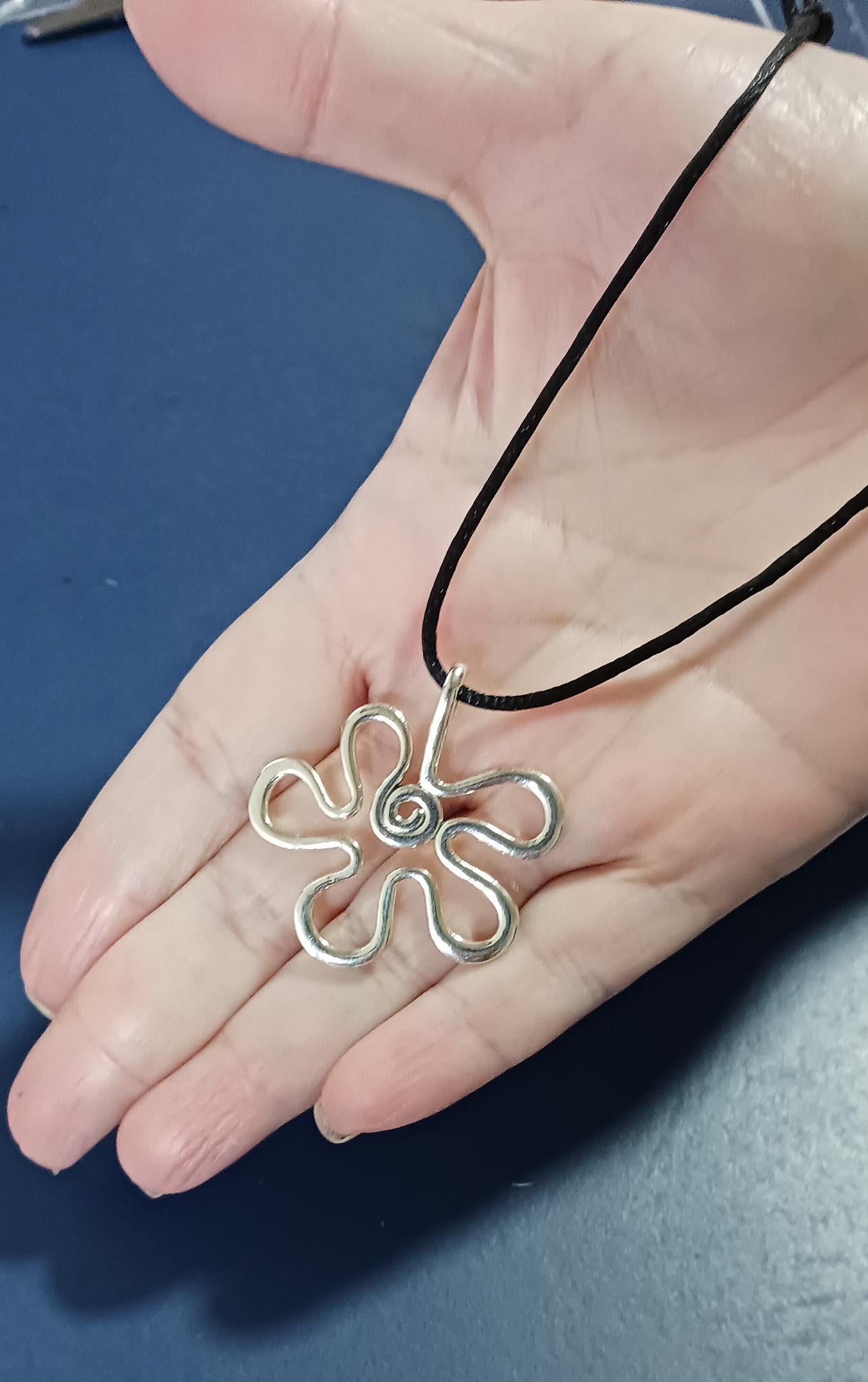 Flower Protection necklace, Y2K necklace, minimalist necklace, Fashion necklace, Sister in Law gift, 25th birthday gift, 30th birthday gift, daughter in law gift, mother daughter gift, birth flower gift, flower jewelry