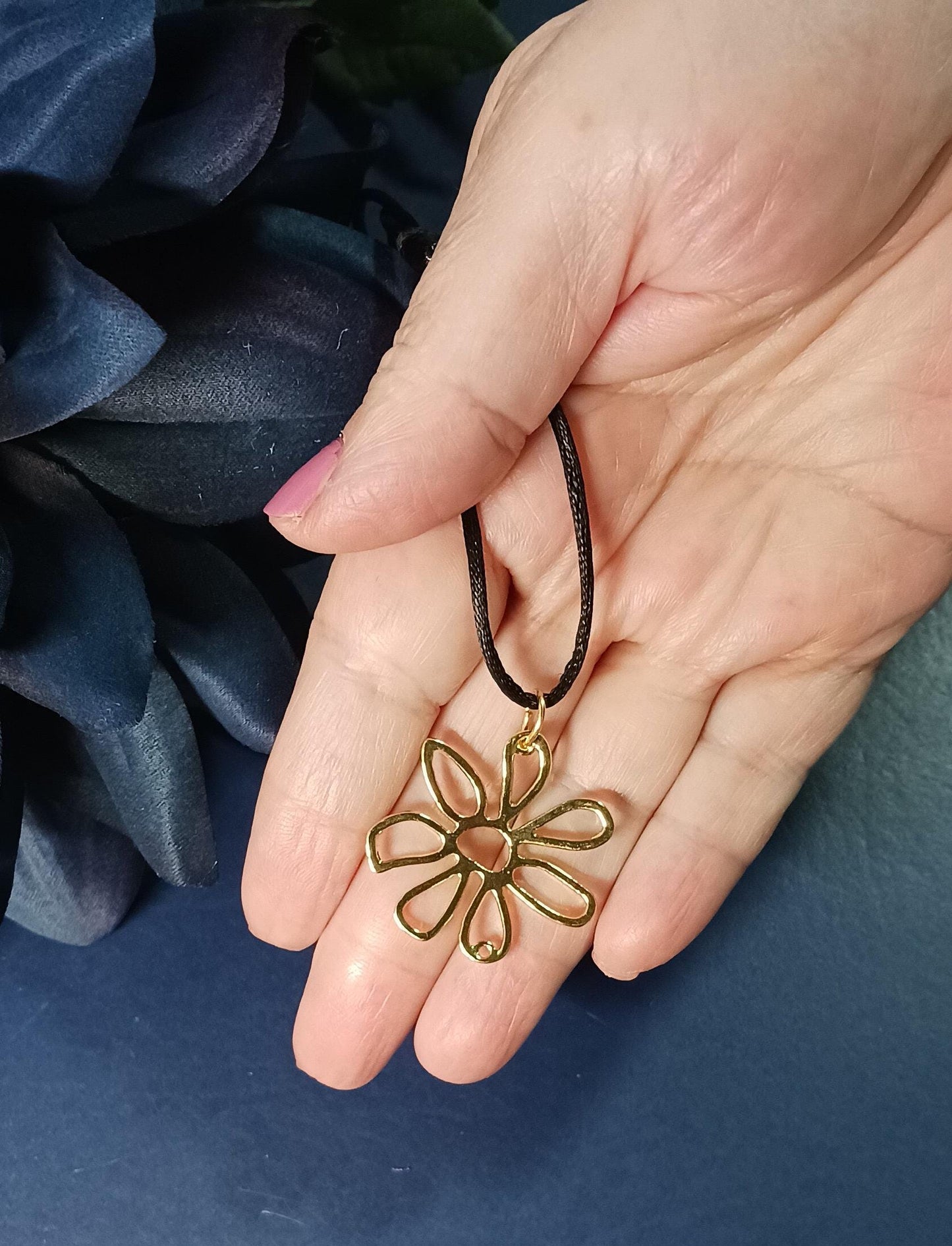 Flower choker necklace, Pendant necklace, Y2K Necklace, Mom gift, Evil Eye Necklace, Sister gift, Flower necklace, Sacred geometry, Y2K Necklace, Large Daisy Necklace, Flower Necklace, Boho Necklace, Black Cord