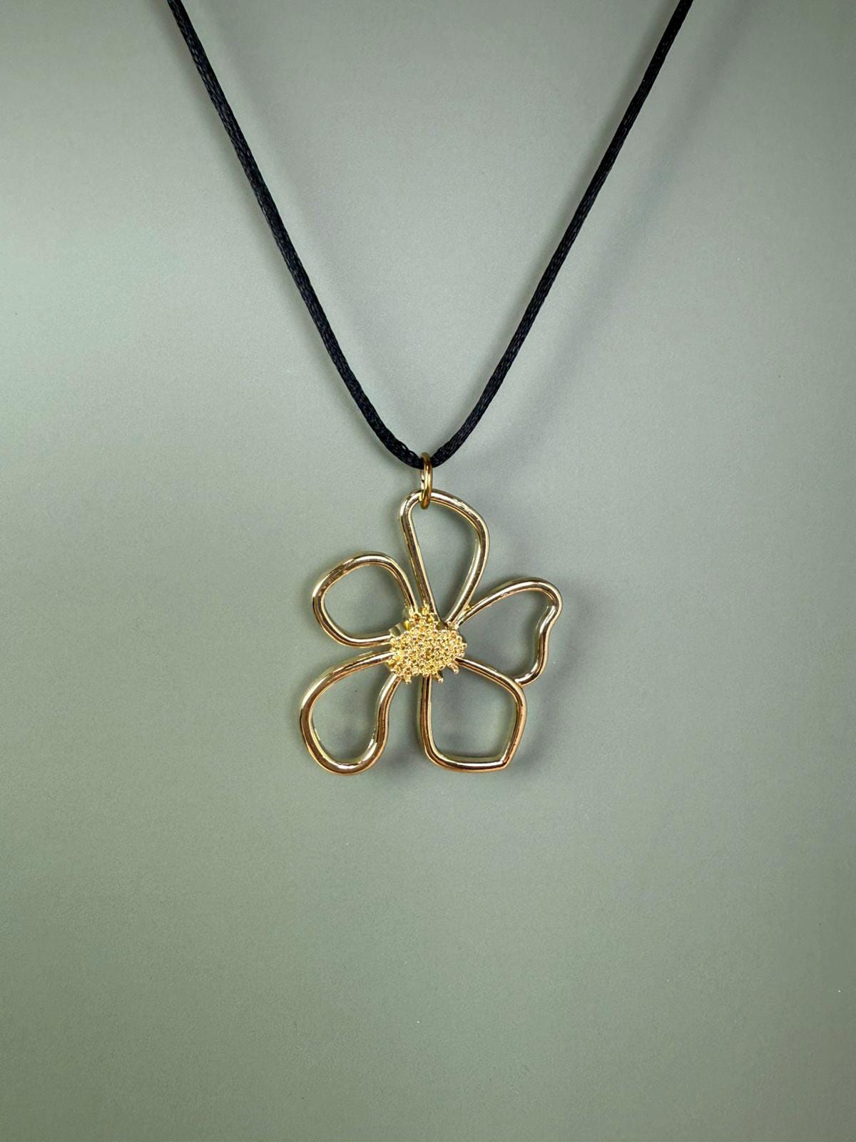 Large Flower Pendant, Flower chakra choker, Pendant necklace, Y2K Necklace, Black choker, Black cord necklace, Gold Flower, Pendant choker