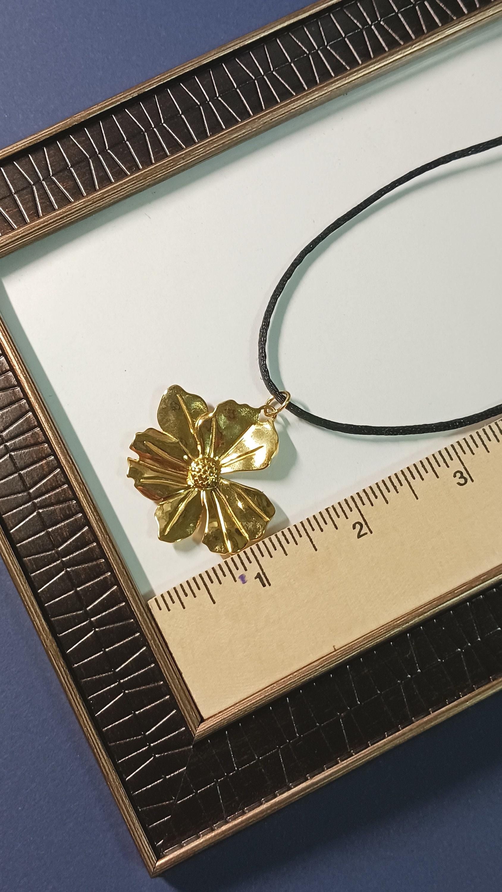 Flower Necklace, Y2K necklace, Big sister gift, Dainty flower necklace, 30th birthday, 40th birthday, 50th birthday, Girlfriend necklace, 25th birthday gift, 30th birthday gift, 40th birthday gift, Mama necklace, protection necklace