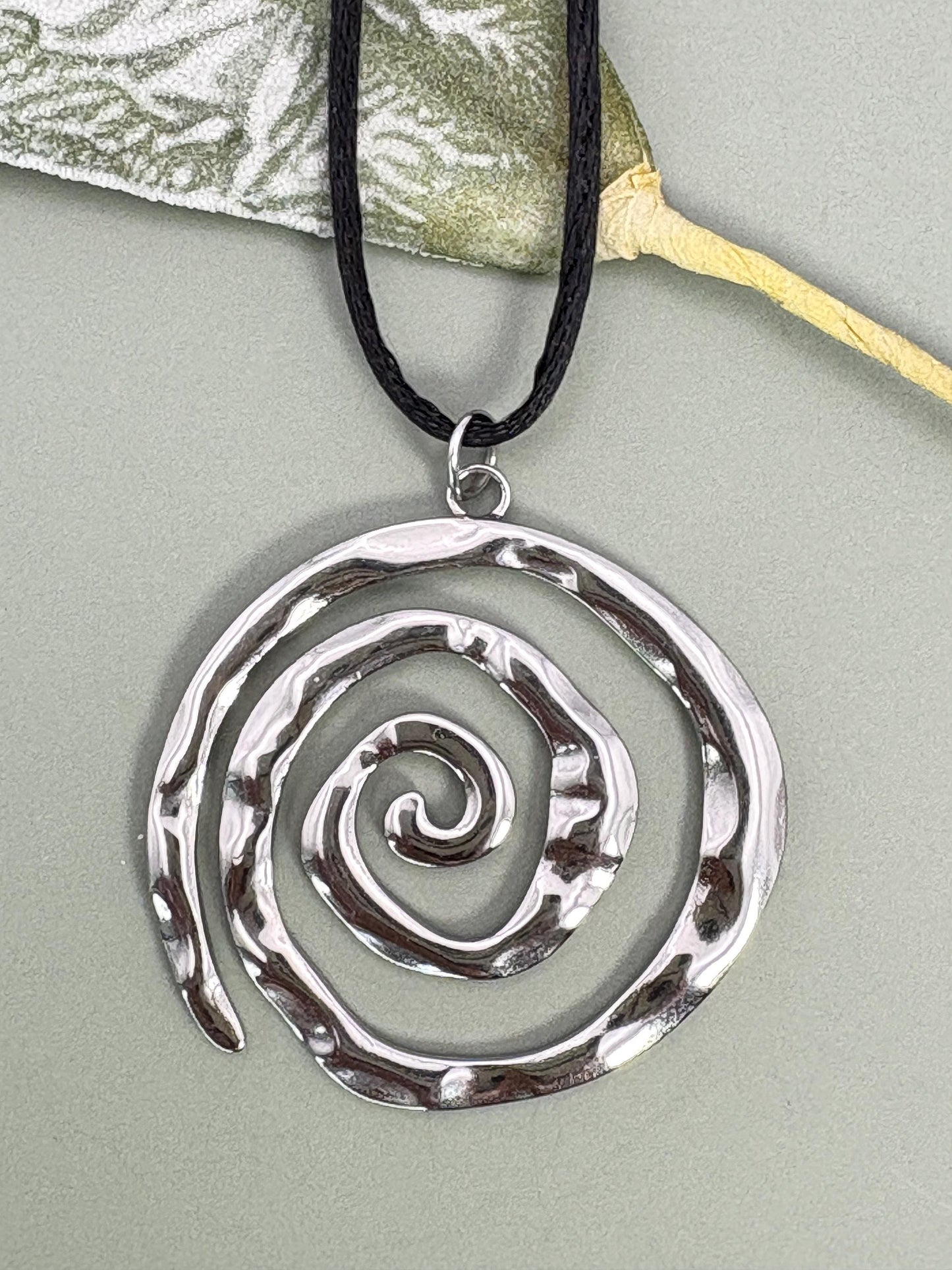 Swirl necklace, Y2K necklace, 25th birthday gift, Sacred geometry, 30th birthday gift, 40th birthday gift, Mama necklace, Protection necklace, Big sister gift, minimalist necklace, friendship necklace, best friend necklace, Godmother gift, statement necklace