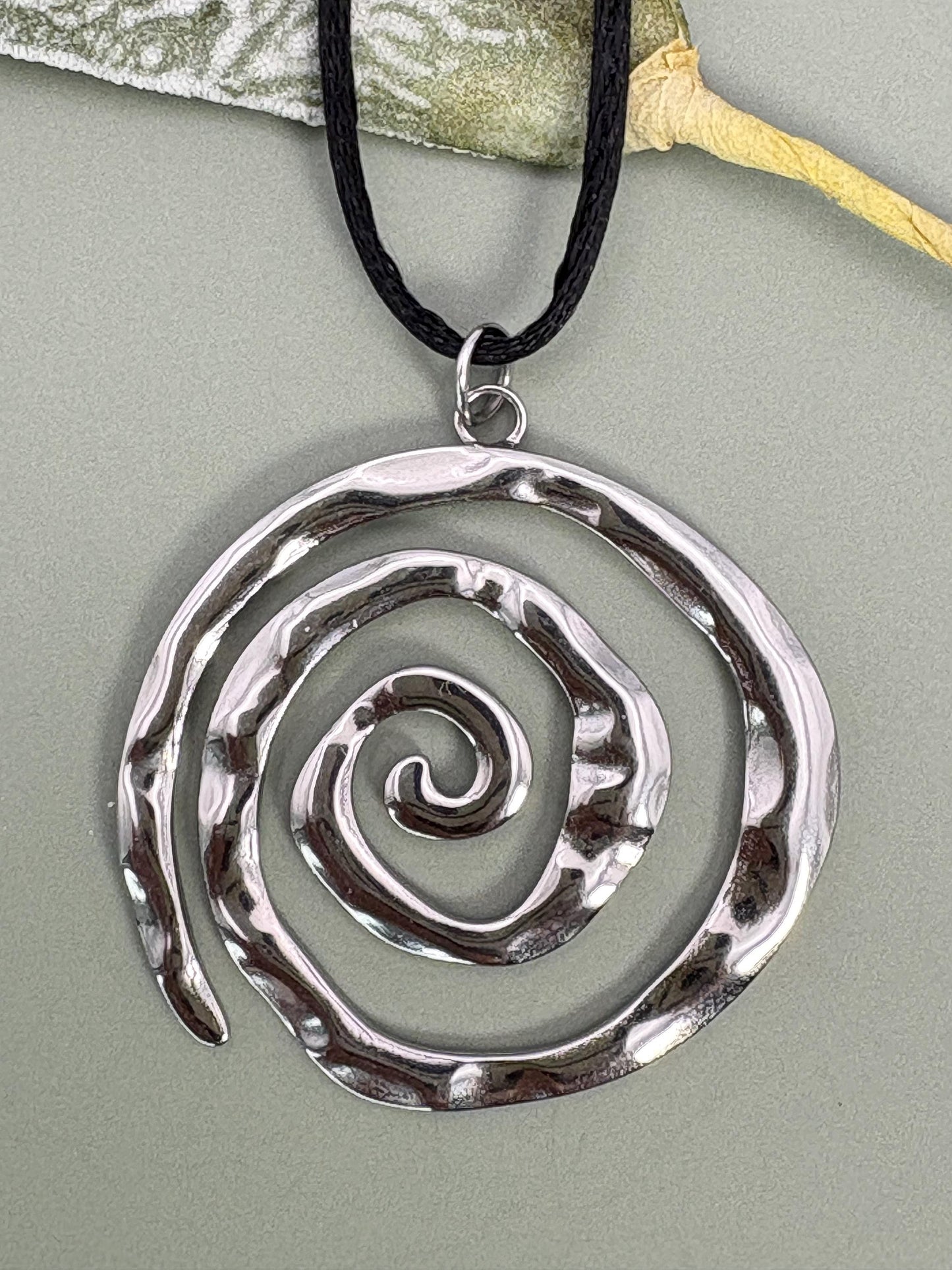 Swirl necklace, Y2K necklace, 25th birthday gift, Sacred geometry, 30th birthday gift, 40th birthday gift, Mama necklace, Protection necklace, Big sister gift, minimalist necklace, friendship necklace, best friend necklace, Godmother gift, statement necklace