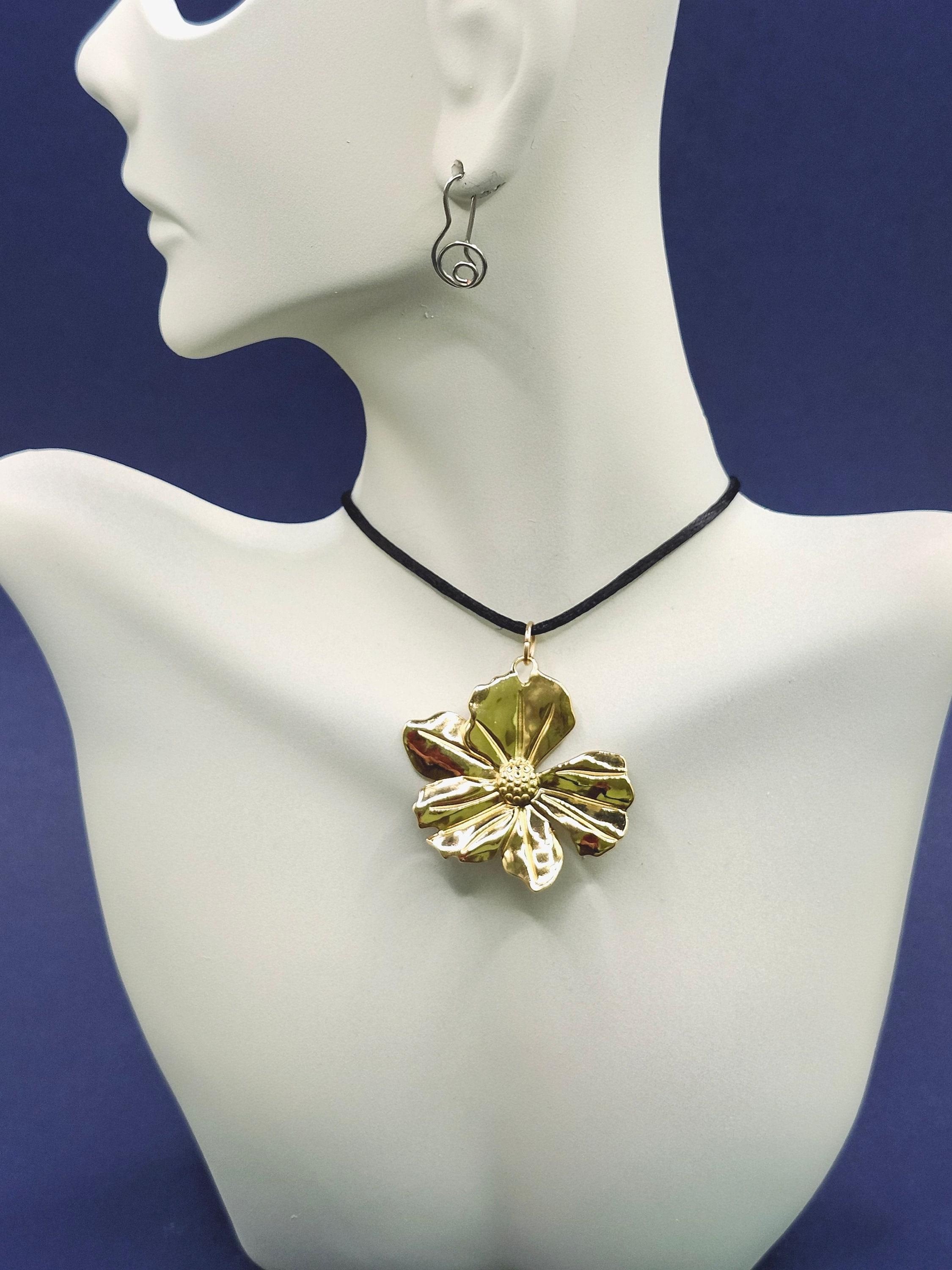 Flower Necklace, Y2K necklace, Big sister gift, Dainty flower necklace, 30th birthday, 40th birthday, 50th birthday, Girlfriend necklace, 25th birthday gift, 30th birthday gift, 40th birthday gift, Mama necklace, protection necklace