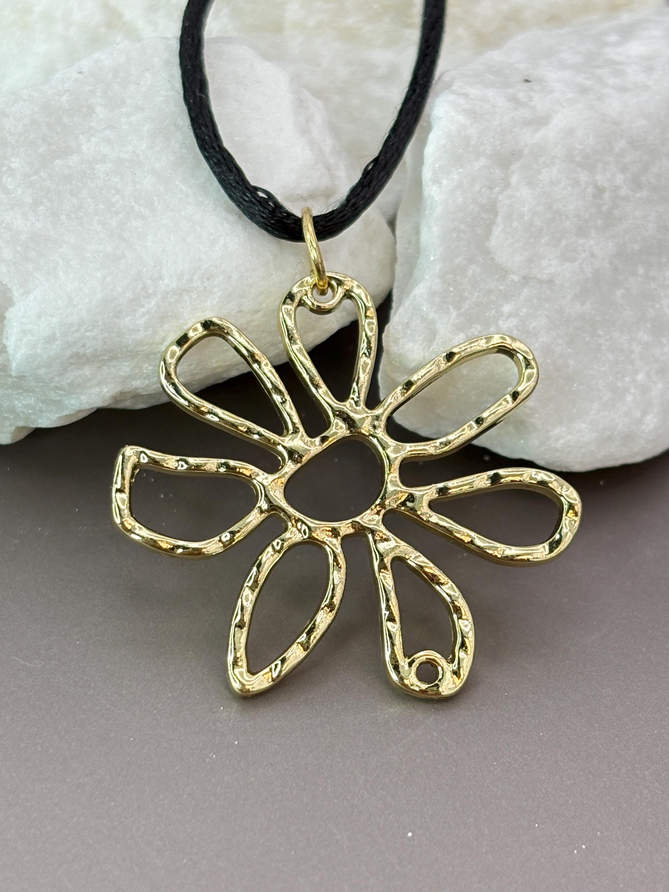 Flower choker necklace, Pendant necklace, Y2K Necklace, Mom gift, Evil Eye Necklace, Sister gift, Flower necklace, Sacred geometry, Y2K Necklace, Large Daisy Necklace, Flower Necklace, Boho Necklace, Black Cord
