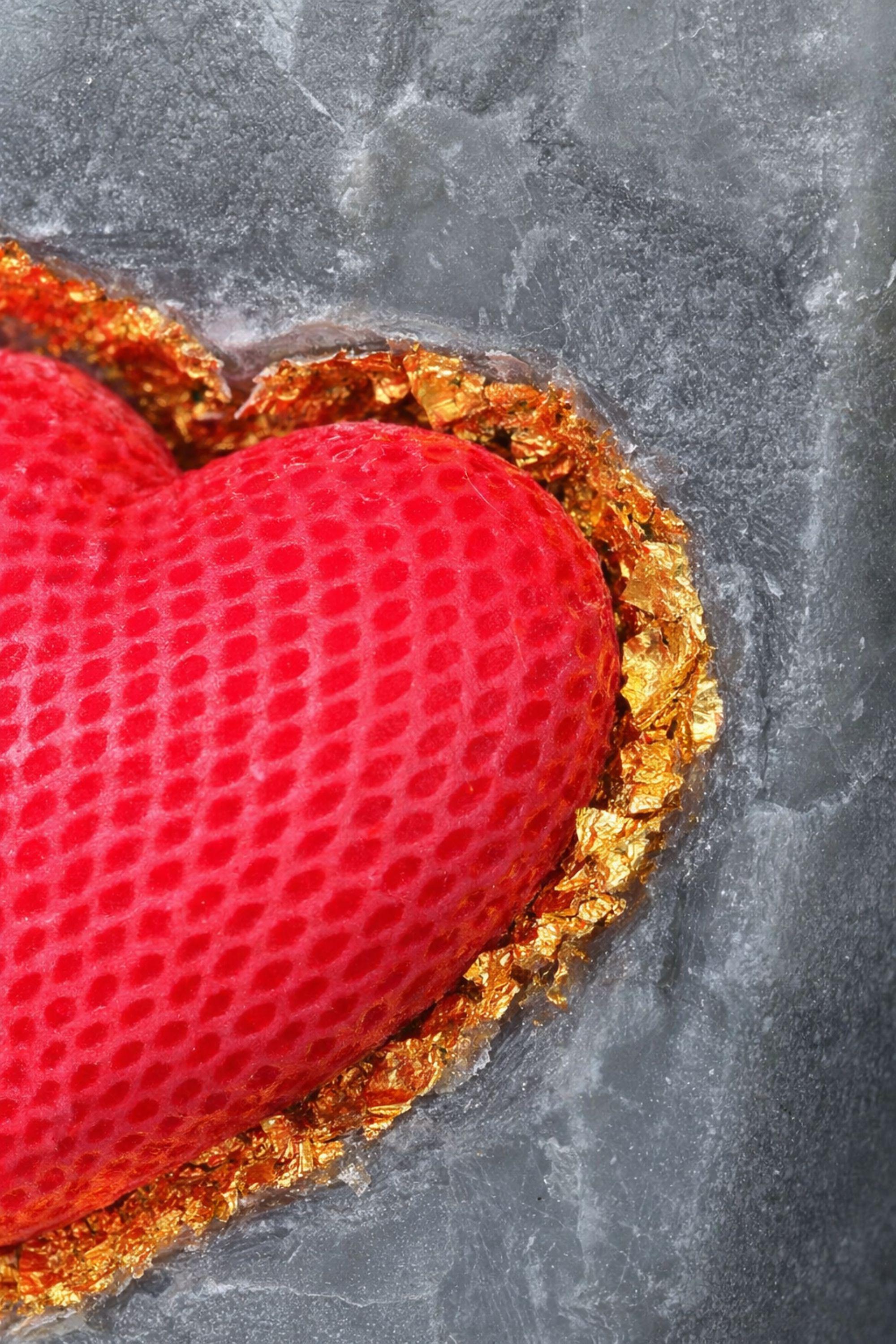 Luxury grey statement candle with a red textured heart framed in gold, handcrafted designer candle created as a romantic gift and modern decor object. This luxury heart candle is designed as a meaningful anniversary or Valentine’s gift for her, combining sculptural form, stone-inspired texture, and gold detail for a centerpiece candle look.