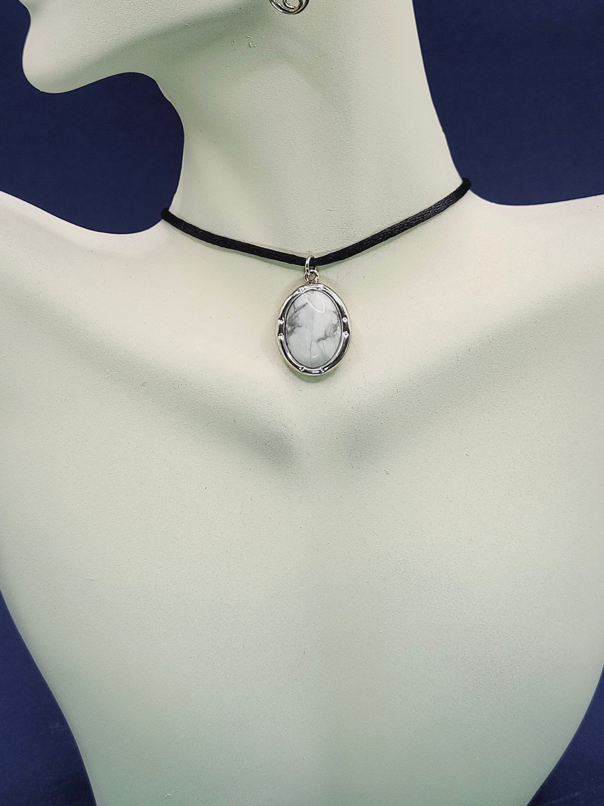 Cacholong necklace, Y2K necklace, Protection necklace, 30th birthday gift, 40th birthday, Mama necklace, Opal pendant, Opal necklace, thank you gift, Maid of honor gift, best friend necklace, mother of groom gift, gemstone necklace, ideal mama