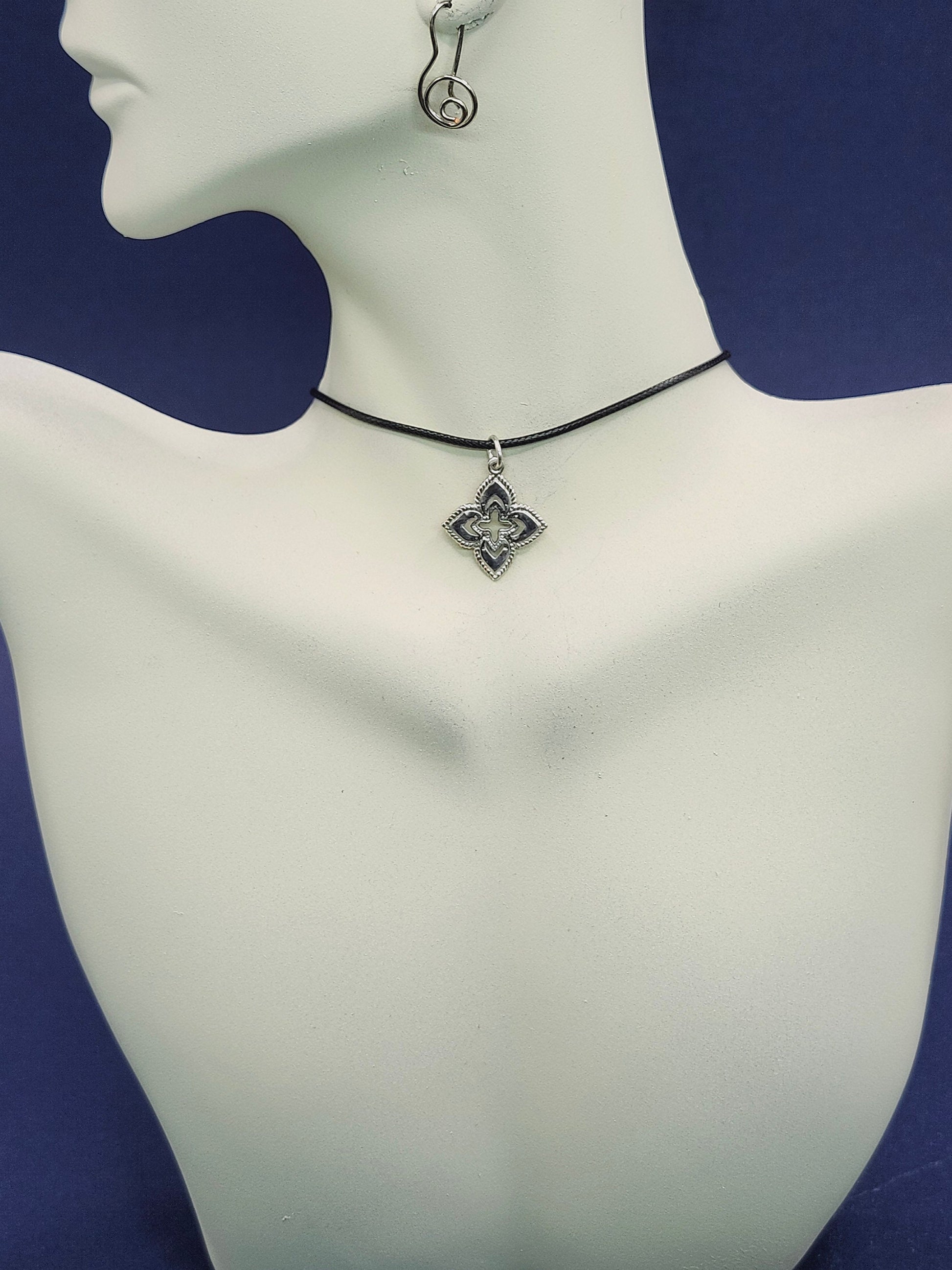 Flower necklace, 30th birthday gift, Sacred geometry, st patricks day, daughter in law gift, 25th birthday gift, Evil Eye Necklace, Protection necklace, minimalist necklace, statement necklace, mother of groom gift, clover necklace