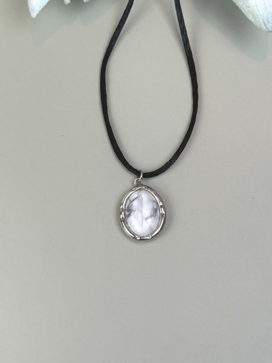 Cacholong necklace, Y2K necklace, Protection necklace, 30th birthday gift, 40th birthday, Mama necklace, Opal pendant, Opal necklace, thank you gift, Maid of honor gift, best friend necklace, mother of groom gift, gemstone necklace, ideal mama
