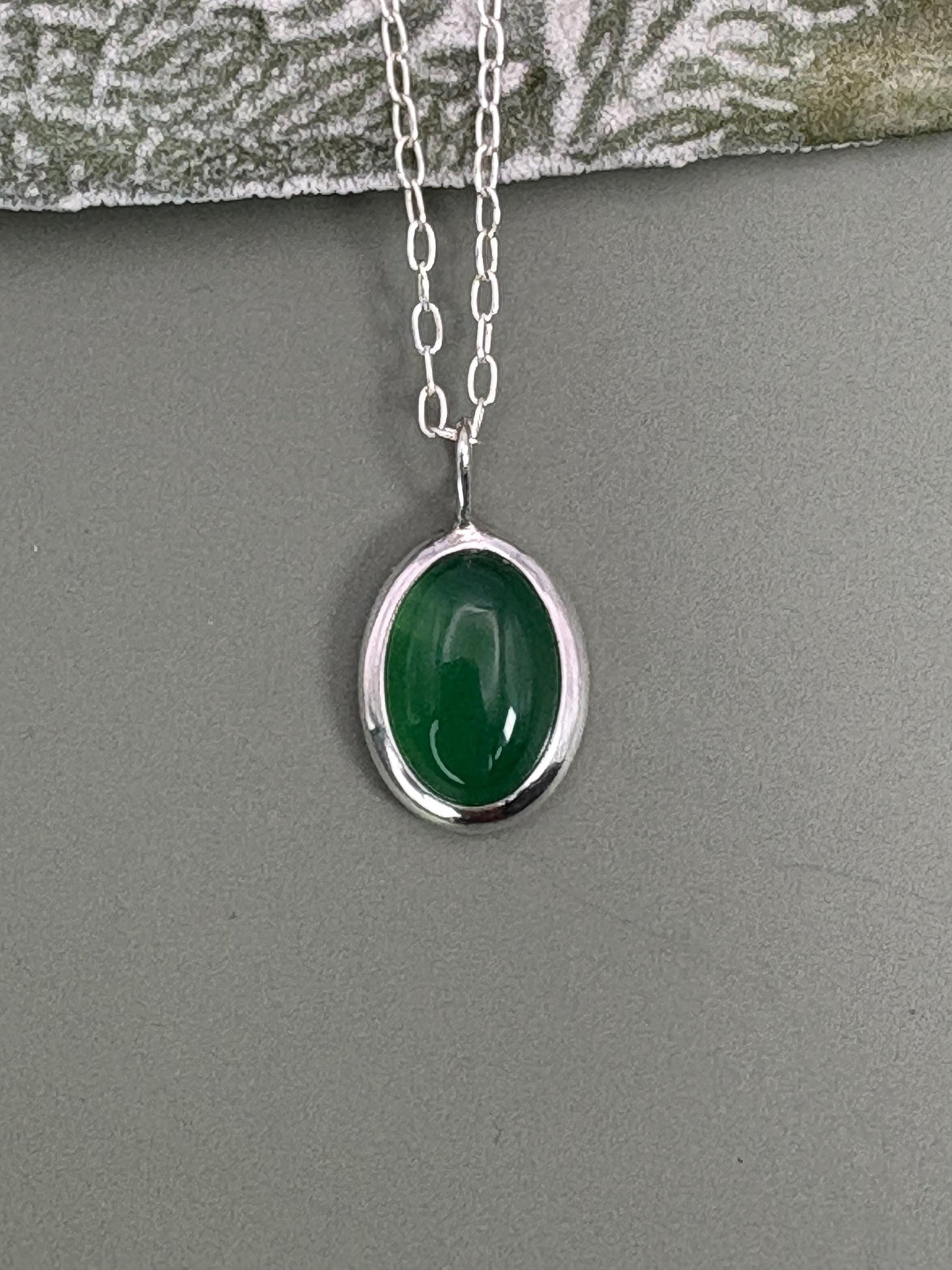 Green Agate Pendant, Birthday Gift, estate jewelry, mother daughter gift, Oval Pendant, Gemstone Pendant, Crystal Pendant, Crystal Jewelry, Unique Gift, Minimalist Pendant, Best Friend Gift, Big Sister Gift