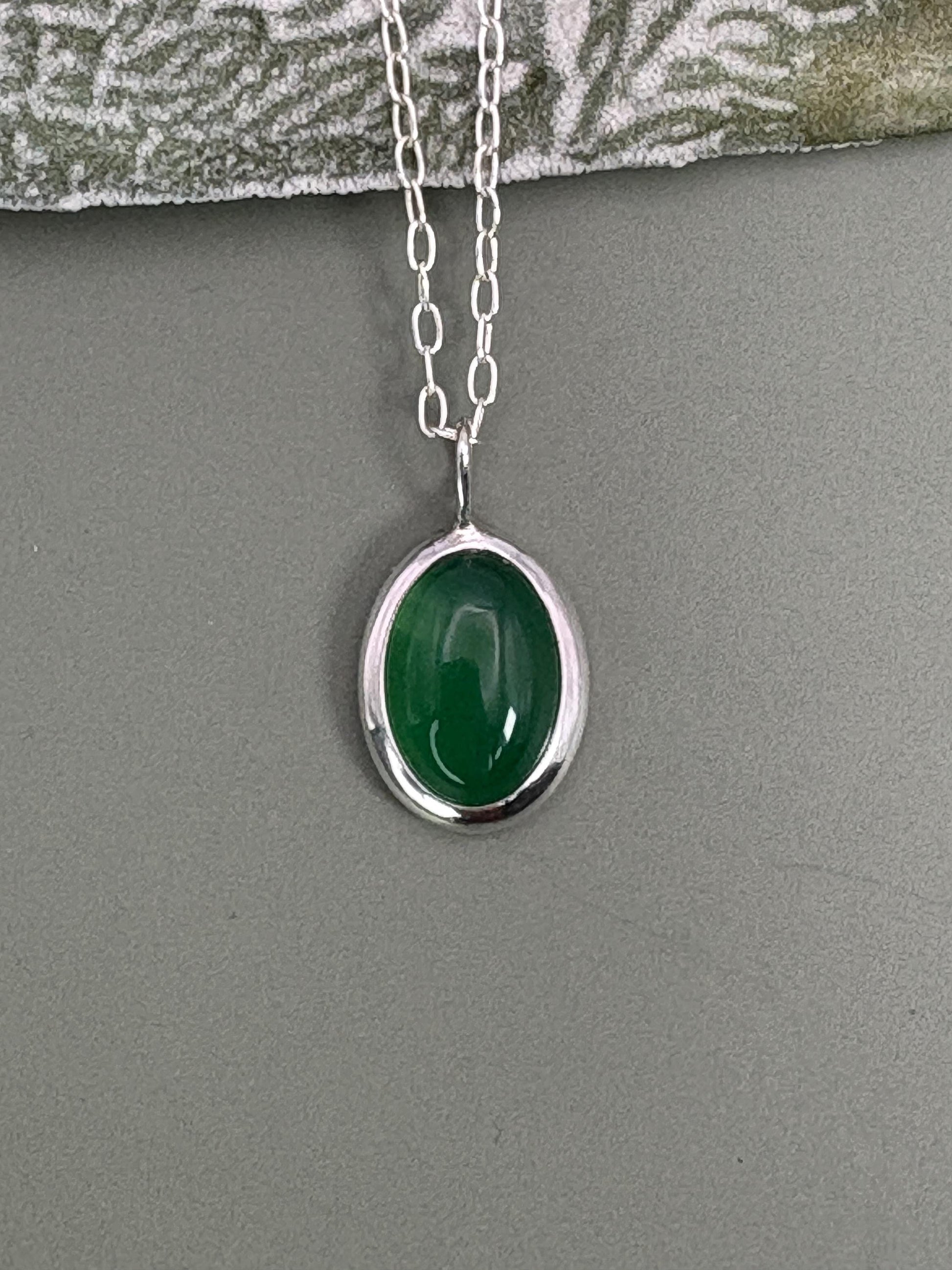 Green Agate Pendant, Birthday Gift, estate jewelry, mother daughter gift, Oval Pendant, Gemstone Pendant, Crystal Pendant, Crystal Jewelry, Unique Gift, Minimalist Pendant, Best Friend Gift, Big Sister Gift