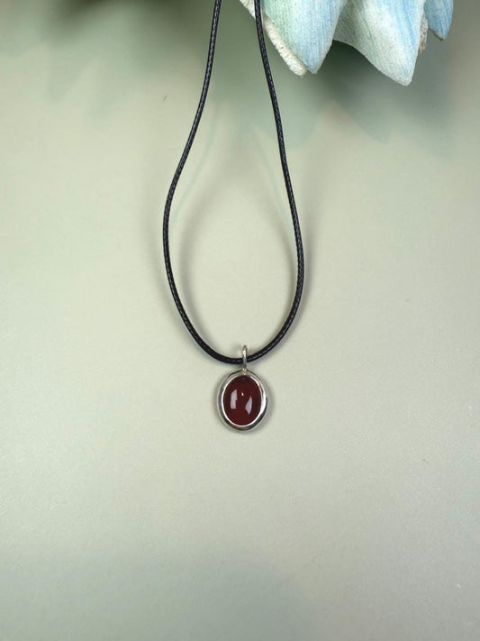 Elegant Oval Carnelian Necklace - Channeling Y2K Vibes for the Modern Trendsetter