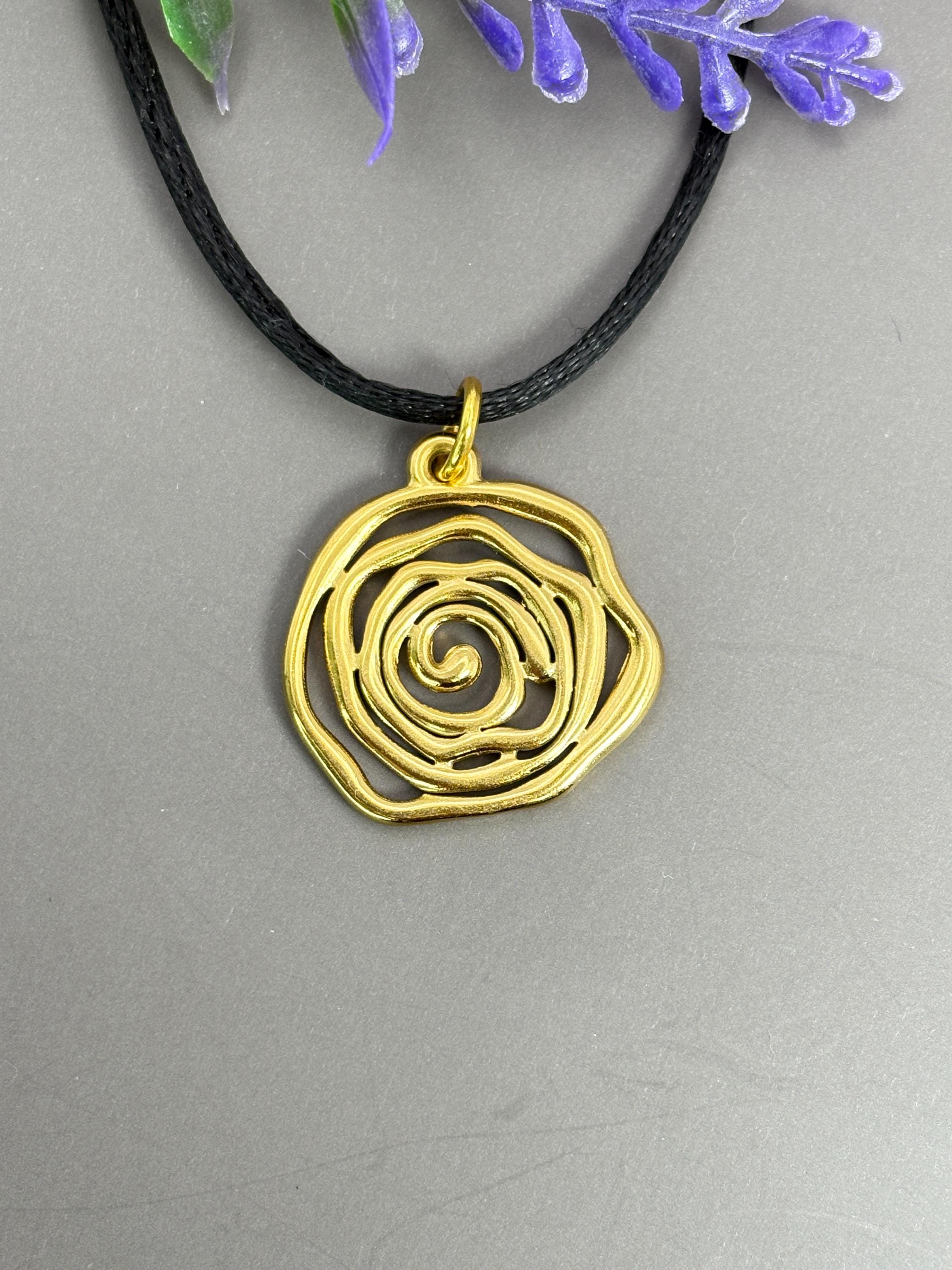 Sister gift, Mom birthday gift, Flower Necklace, Minimalist Jewelry, Rose Necklace, Gold Rose Pendant, Modern Necklace, Gold Necklace, Botanical Necklace, Gift for Her, Statement Necklace, birth flower gift,  Birth flower