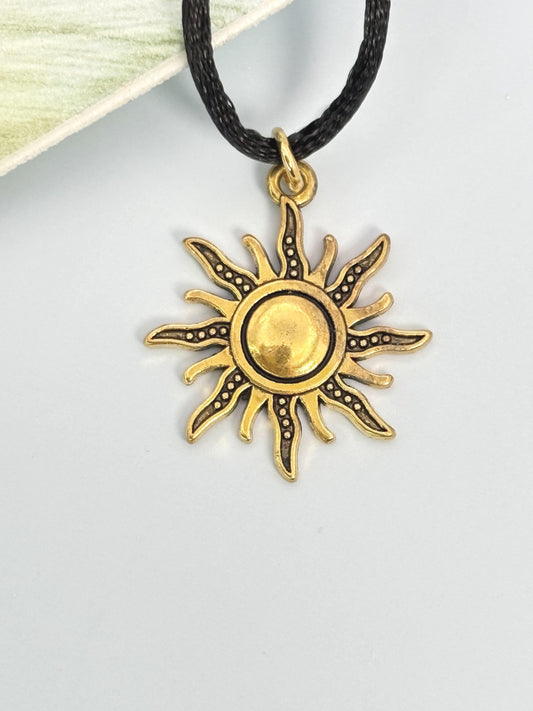 Sun Y2K Necklace, Sacred geometry, 21st birthday gift, 16th birthday gift, 18th birthday gift, best friend necklace, 16th birthday, daughter in law gift, Star necklace, Wedding Necklace, friendship necklace, everyday necklace, Protection necklace