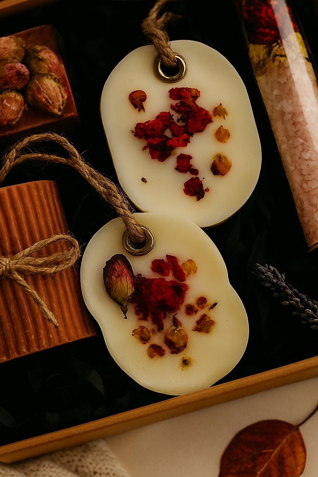 christmas spa gift box, holiday pamper gift set, cozy winter self care package, christmas gift for her, spa christmas basket, holiday care package, stocking stuffer spa gift, festive pamper gift box, christmas comfort gift, winter wellness gift set, luxury christmas gift box, handmade christmas spa set, gift ready christmas box