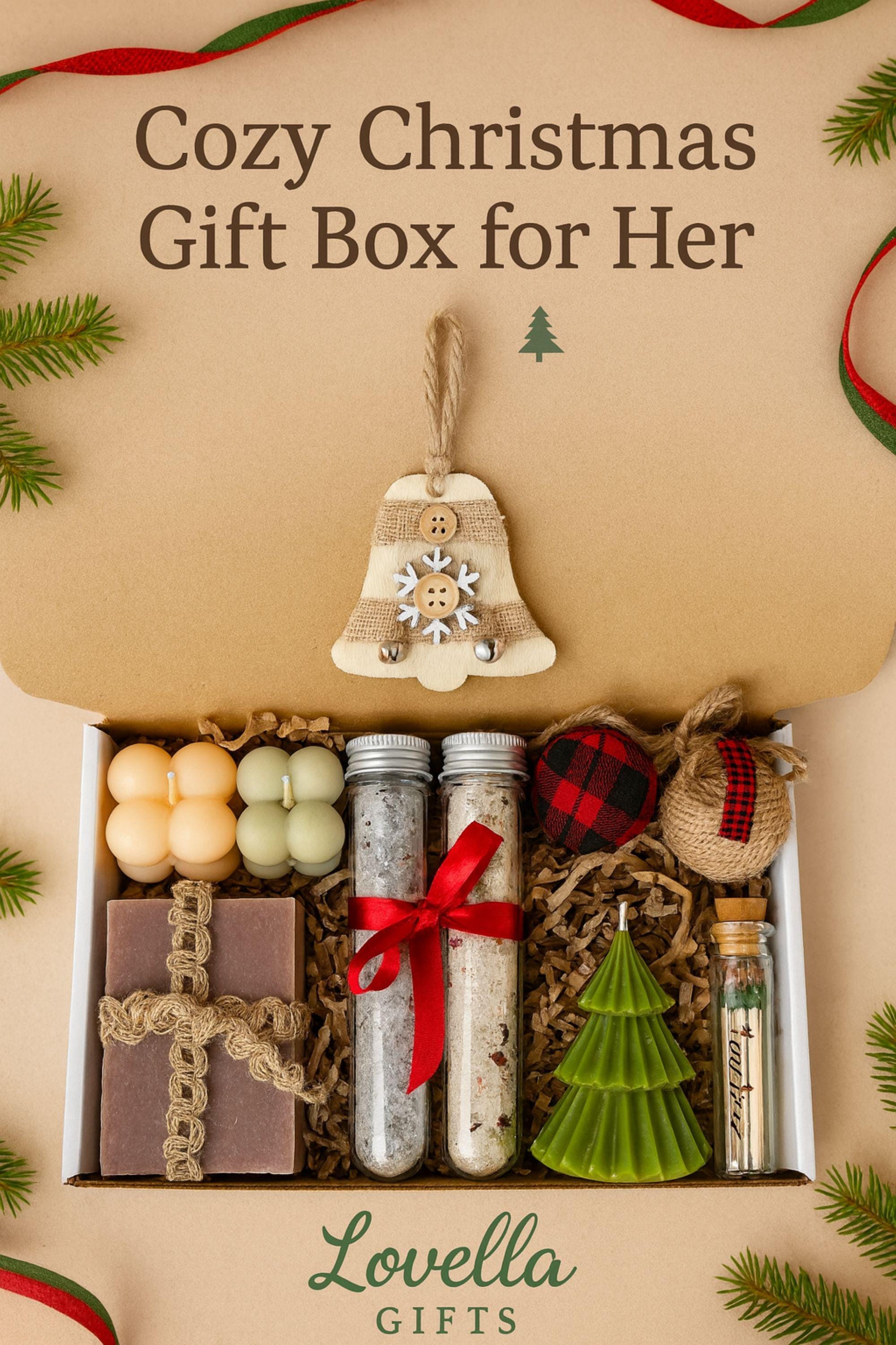 Open Christmas spa gift box with three bubble candles, two bath salts tubes, a green tree candle, rustic fabric ornaments, and a wooden Christmas tree decoration inside a kraft box with crinkle paper. Cozy holiday self-care set for women, handmade winter gift, small ready-to-gift Christmas box with candles, salts, and matchsticks.