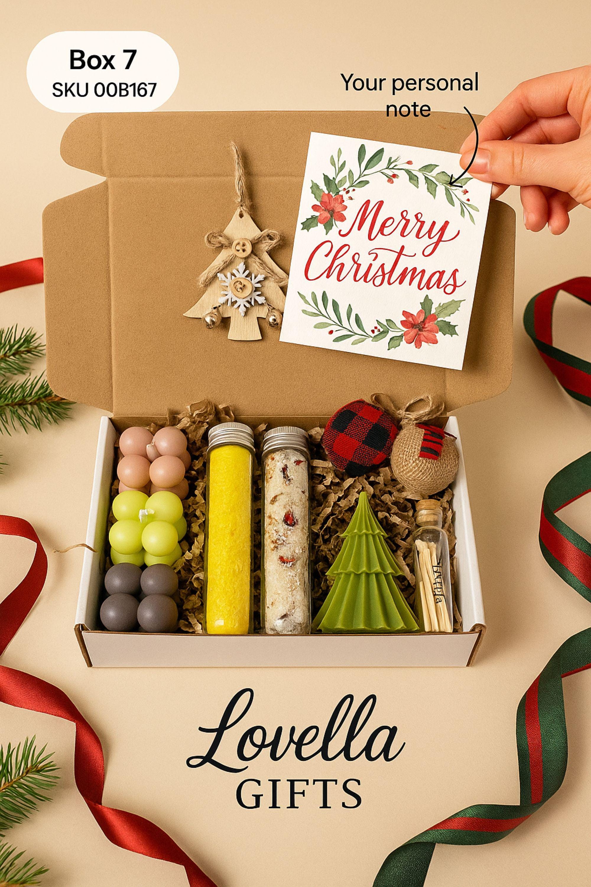 Open Christmas spa gift box with three bubble candles, two bath salts tubes, a green tree candle, rustic fabric ornaments, and a wooden Christmas tree decoration inside a kraft box with crinkle paper. Cozy holiday self-care set for women, handmade winter gift, small ready-to-gift Christmas box with candles, salts, and matchsticks.