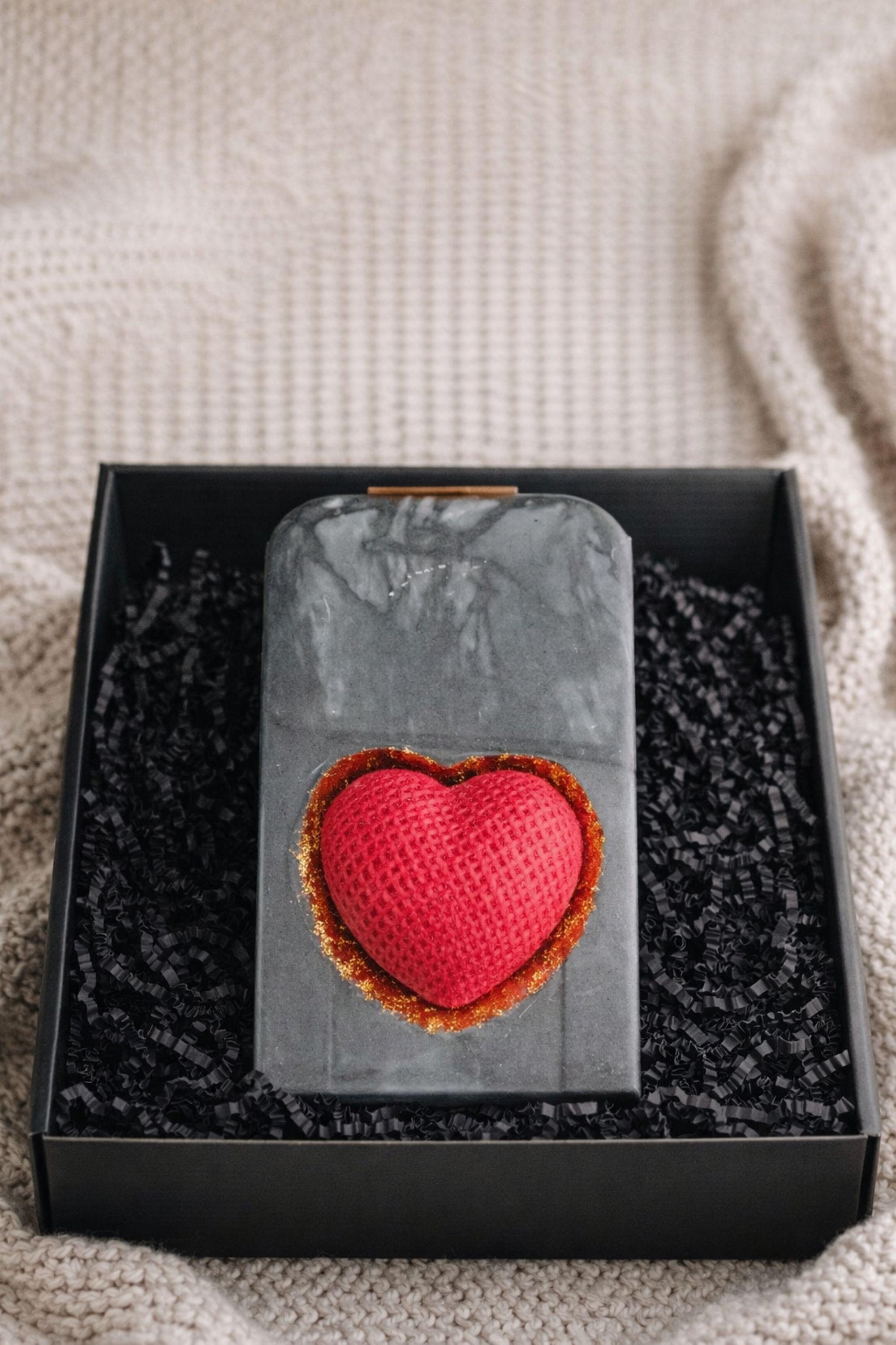 Luxury grey statement candle with a red textured heart framed in gold, handcrafted designer candle created as a romantic gift and modern decor object. This luxury heart candle is designed as a meaningful anniversary or Valentine’s gift for her, combining sculptural form, stone-inspired texture, and gold detail for a centerpiece candle look.