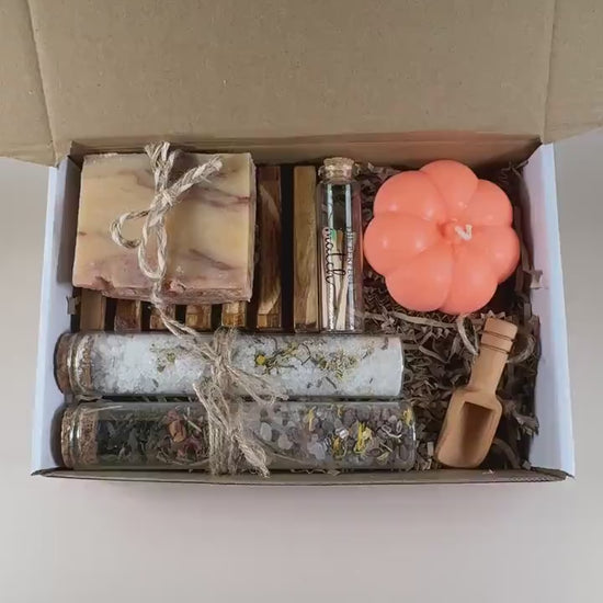 Halloween Gift Box, Hygge Fall Gift Box, Boo Basket, Spooky Halloween Gift Basket, Cozy Fall Gift Set, Pumpkin Spice, Halloween Gifts